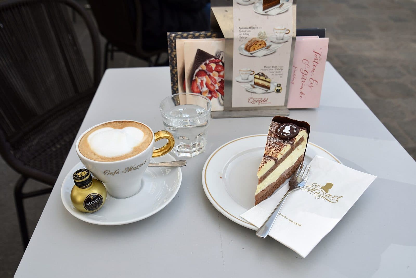 Koffie met een punt taart
