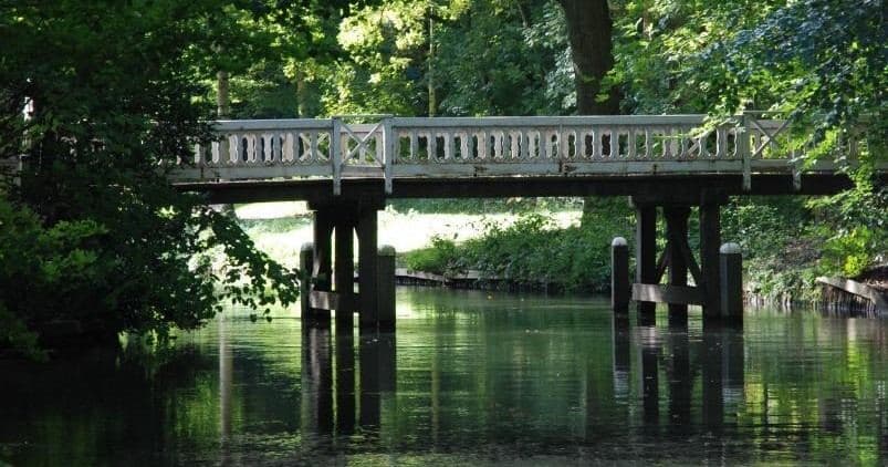 Houten brug over de Kromme Rijn in Amelisweerd